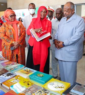 رئيس الجمهورية يطلق الدورة الثانية لمعرض الكتاب بالمكتبة الوطنية
