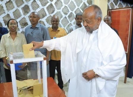 إعادة انتخاب رئيس الجمهورية بنسبة 97.81% وسط مشاركة واسعة في الاقتراع