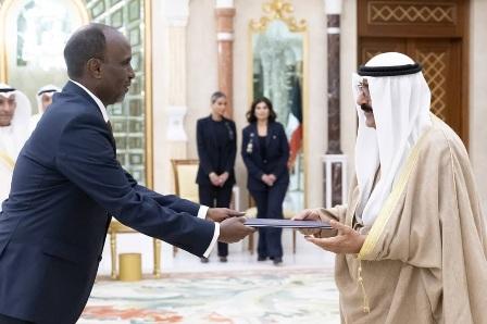 سفير جيبوتي الجديد يقدم أوراق اعتماده إلى أمير دولة الكويت