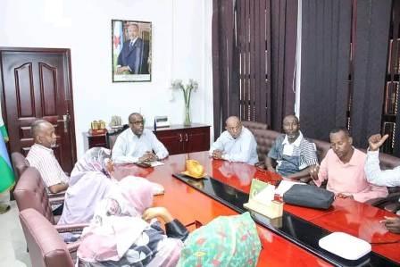 وزير الإعلام  يترأس اجتماعًا توعويًا حول سحب بطاقات الاقتراع ويدعو إلى تعزيز المشاركة