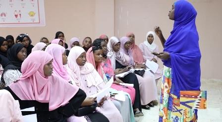 الصحة تنظم جلسة توعوية بسرطان الثدي لطالبات الثانوية الصناعية والتجارية