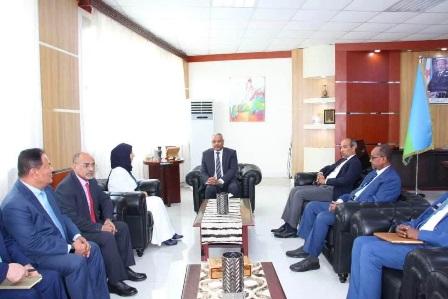 وزير الخارجية يجري محادثات مع نظيرته اليمنية